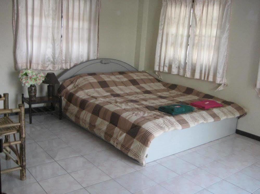 Sri Krung Guest House فرا ناخون سي أيوتثايا المظهر الخارجي الصورة
