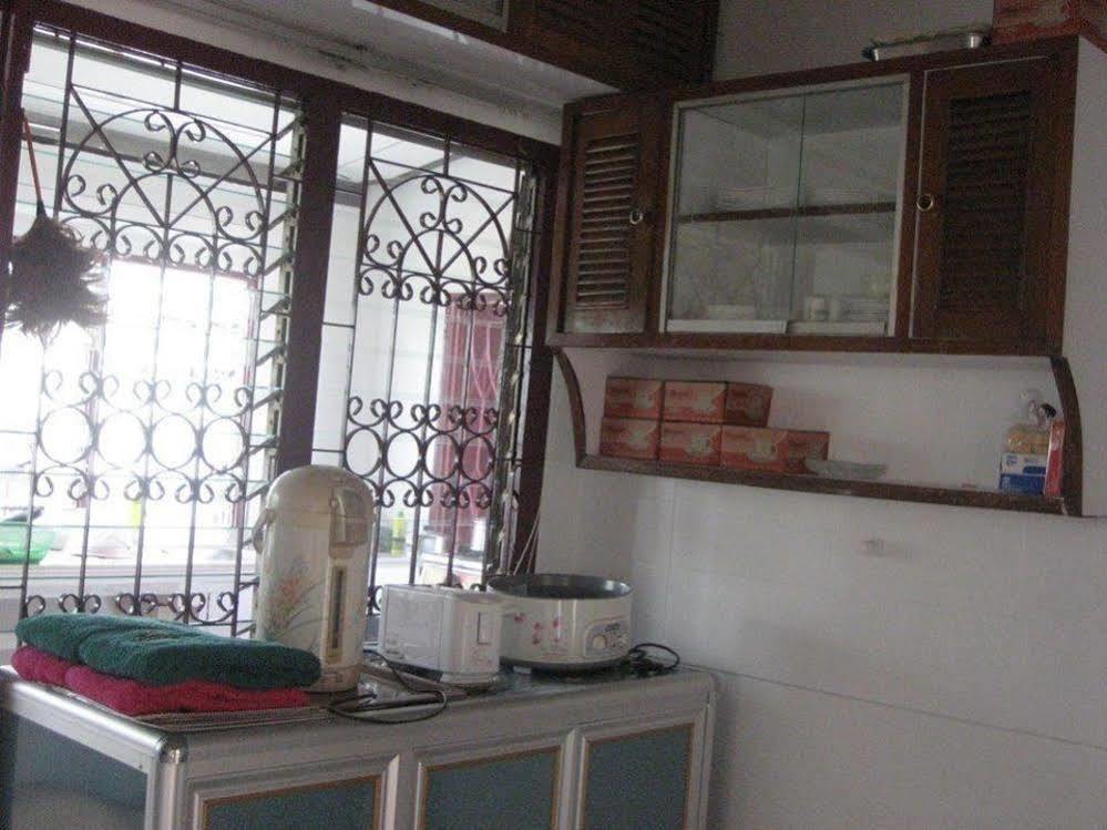 Sri Krung Guest House فرا ناخون سي أيوتثايا المظهر الخارجي الصورة